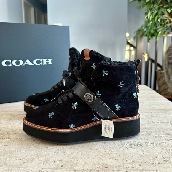 Coach Urban Hiker Boots with an Australian Sheep Fur and Tea Rose charms - Picture 12 of 13